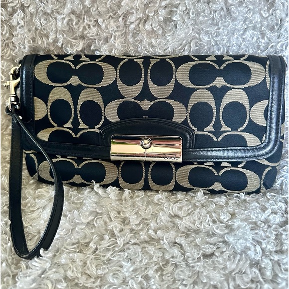 Coach Signature C Clutch/Large Wristlet - Picture 2 of 13